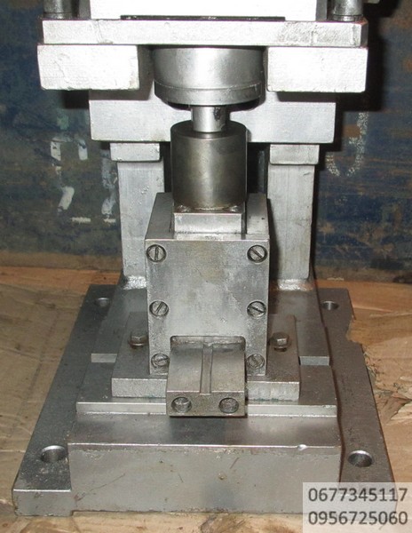 пресс настольный пневматический ,  предназначен для операций холодной штамповки: вырубки, пробивки, гибки, неглубокой вытяжки , опрессовки  зажимов , скоб и наконечников на проводах  , таблетпресс  , таблетирование , габаритный размер -3420х280х550 вес 130кг